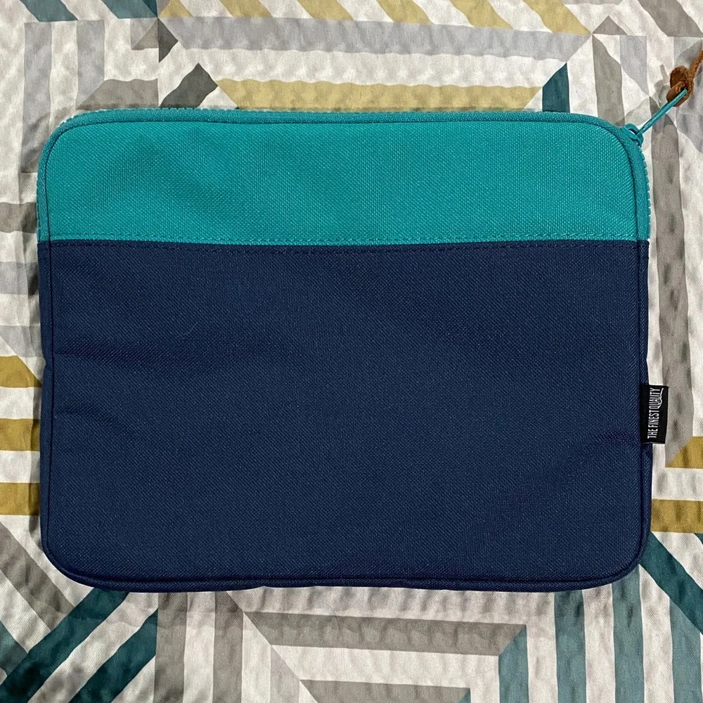 Herschel Supply Company Teal and Navy ipad case (unused)